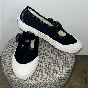 Vans Mary Jane Style 93 Sneaker Shoe with Buckle Black Canvas White Rubber NWOT